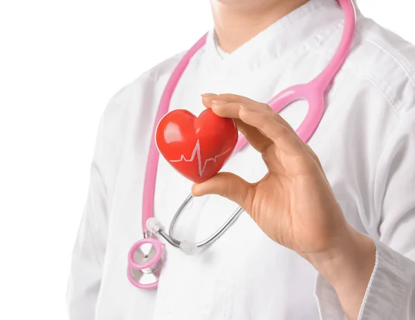 Cardiologista Feminina Com Coração Vermelho Fundo Branco Close — Fotografia de Stock