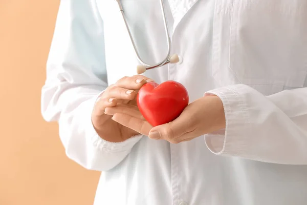 红心女性心脏病专家 — 图库照片