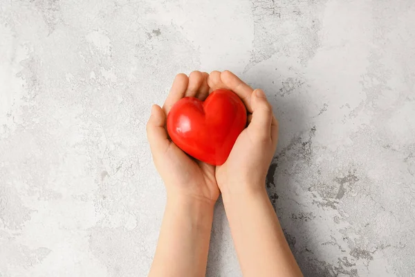 Child Hands Red Heart Grunge Background — Stock Photo, Image
