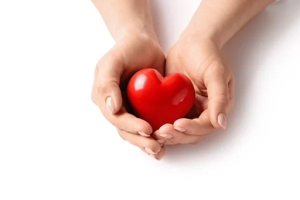 Mains Féminines Avec Coeur Rouge Sur Fond Blanc — Photo