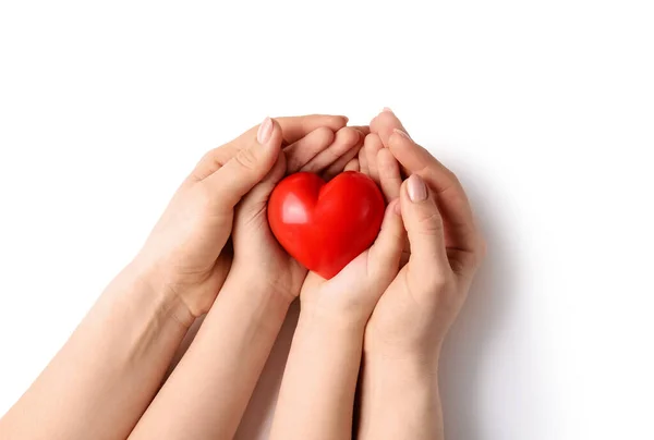 Mãos Mulher Criança Com Coração Vermelho Sobre Fundo Branco — Fotografia de Stock