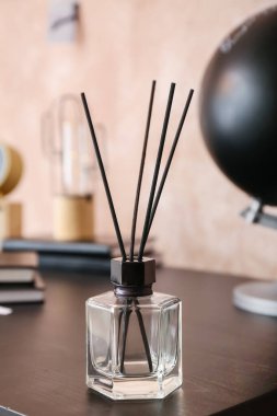 Reed ayırıcı masadaki masada, yakın plan.