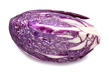 Beyaz arka planda taze mor lahana.