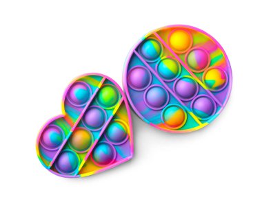 Beyaz arka planda parlak oyuncaklar