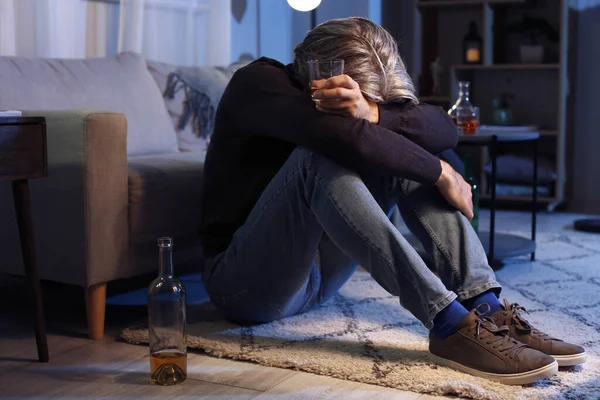 Senior Man Glass Drink Late Evening Home – stockfoto