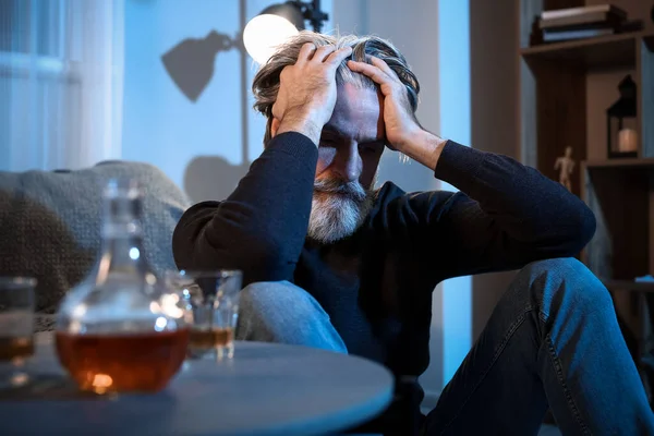 Drunk Senior Man Late Evening Home — Foto de Stock
