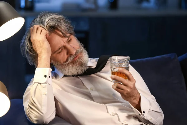 Drunk Senior Man Glass Whiskey Late Evening Home — Foto de Stock