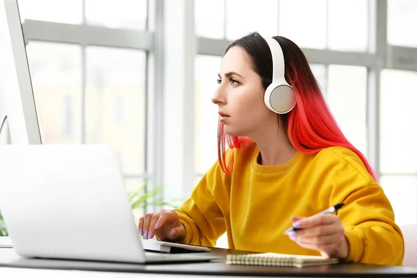 Female Programmer Working Computer Office — Stock Photo, Image