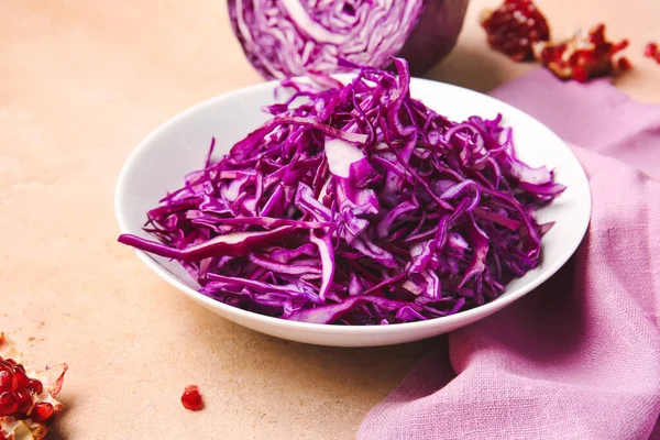 Bowl Cut Fresh Purple Cabbage Pomegranate Color Background Closeup — Stock Photo, Image