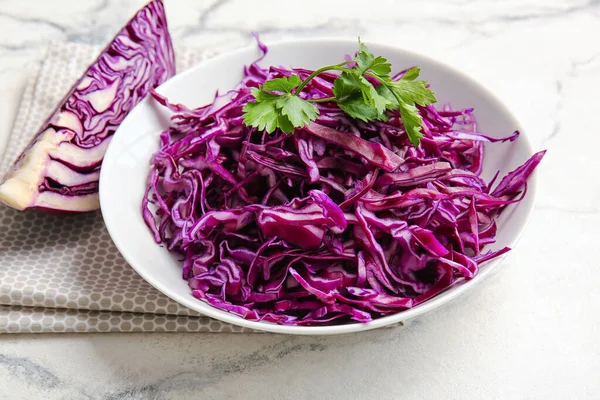 Bowl Cut Fresh Purple Cabbage Parsley Light Background Closeup — Stock Photo, Image