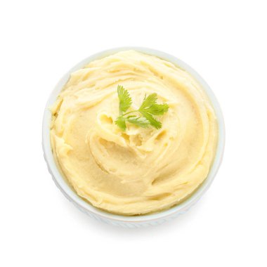 Beyaz zemin üzerine lezzetli patates püresi ile kase