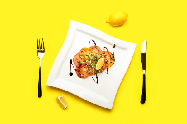 Plate Tasty Tomato Carpaccio Lemon Cutlery Color Background — Stok fotoğraf