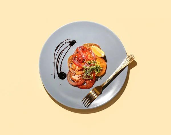 Plate Tasty Tomato Carpaccio Color Background — Stockfoto