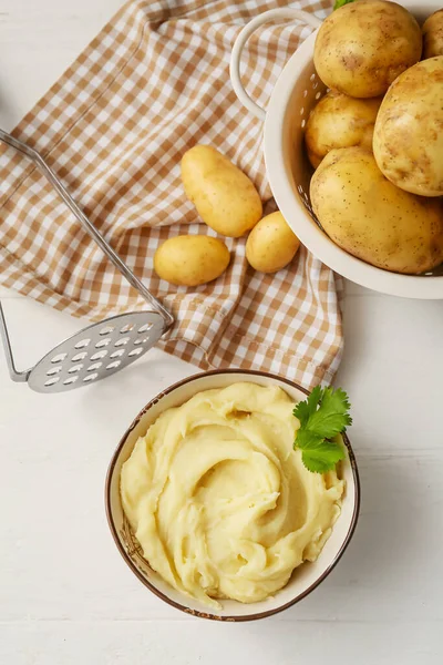 Composición Con Sabroso Puré Papas Sobre Fondo Madera Clara — Foto de Stock