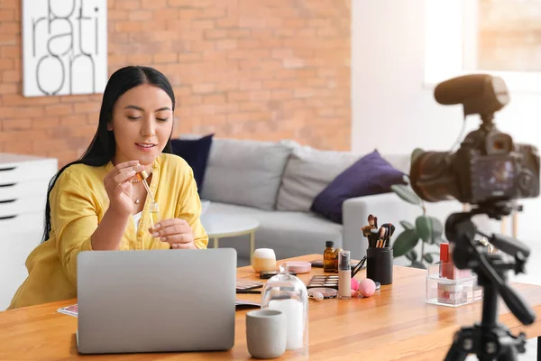 Asian Beauty Blogger Recording Video Home — Stock Photo, Image