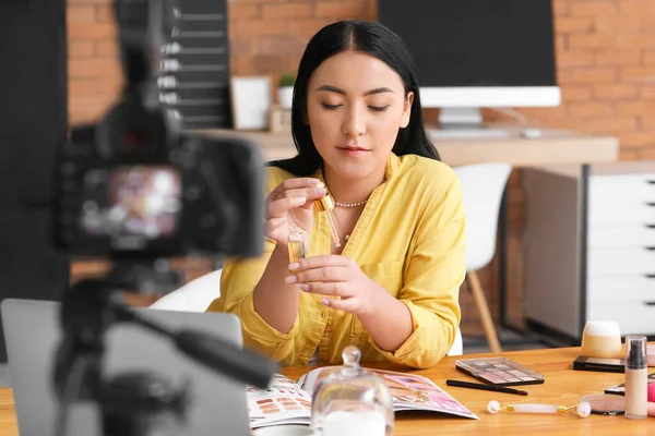 Asian Beauty Blogger Recording Video Home — Stock Photo, Image