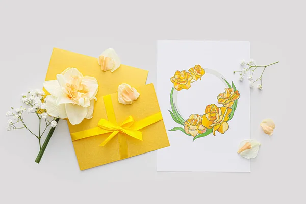 Prachtige Narcis Bloem Wenskaart Envelop Lichte Achtergrond — Stockfoto