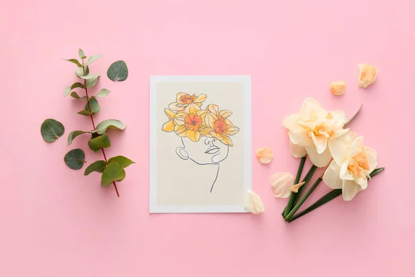 Schöne Grußkarte Und Narzissenblumen Auf Farbigem Hintergrund — Stockfoto