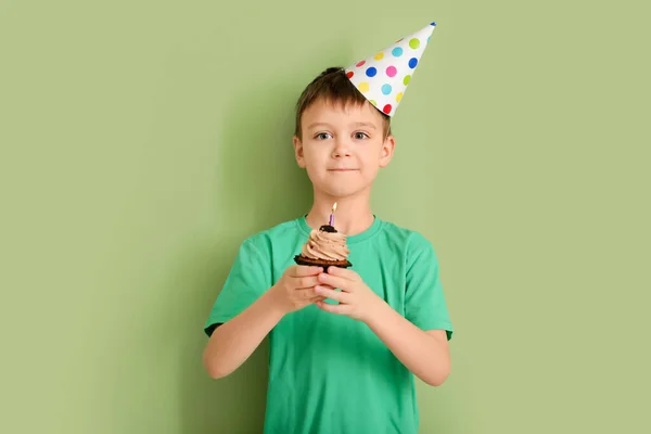 Schattig Jongetje Vieren Verjaardag Kleur Achtergrond — Stockfoto