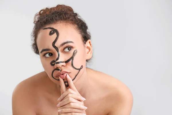 Beautiful Young African American Woman Paint Her Face Grey Background — Stock Photo, Image