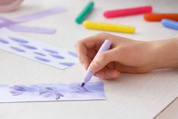 Woman Coloring Bookmark Table Closeup — Stock Photo, Image