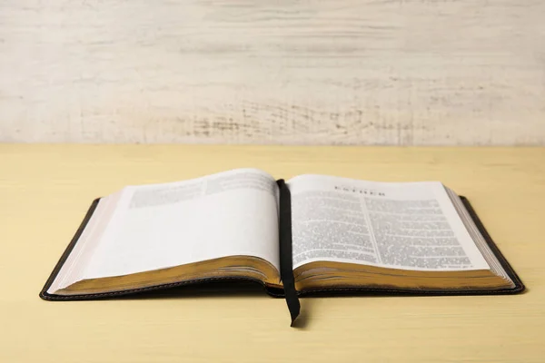 Open Holy Bible Color Wood Table — 스톡 사진