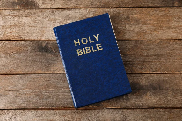 Santa Biblia Sobre Fondo Madera — Foto de Stock