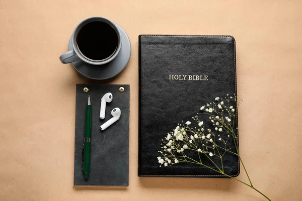 Holy Bible Cup Coffee Earphones Flowers Color Background — Stock Photo, Image