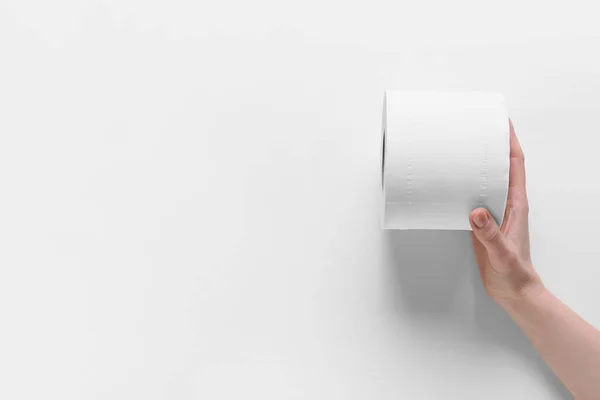 Mulher Segurando Rolo Papel Higiênico Fundo Branco — Fotografia de Stock