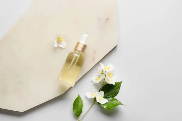 Board Bottle Essential Oil Jasmine Flowers Grey Background — ストック写真