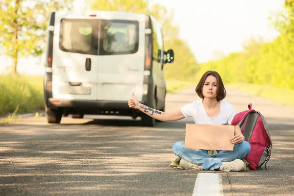 Upset Young Woman Cardboard Hitchhiking Road — Stock Photo, Image