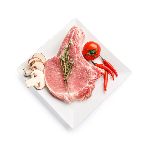 Assiette Avec Tranche Côtes Porc Crues Légumes Sur Fond Blanc — Photo
