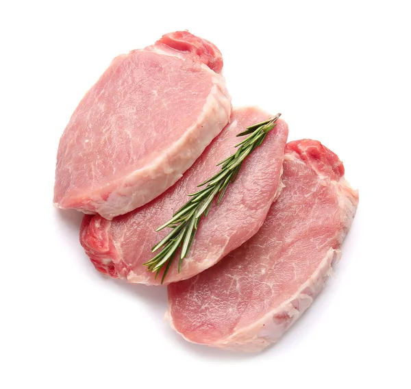Kawałki Surowego Mięsa Wieprzowego Rozmarynu Białym Tle — Zdjęcie stockowe