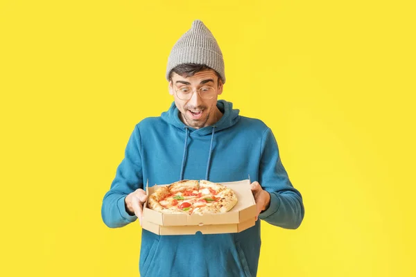 Surprised Young Man Tasty Pizza Color Background — Stock Photo, Image