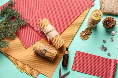 Renkli arkaplanda el yapımı mumlar