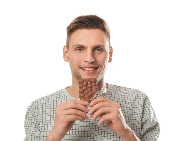 Jovem Bonito Com Chocolate Saboroso Fundo Branco — Fotografia de Stock