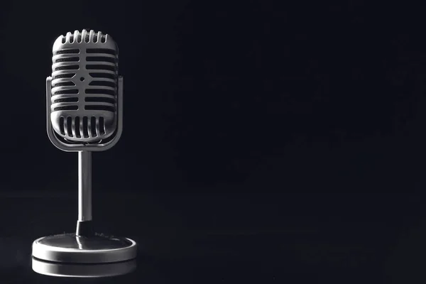 Retro Microphone Dark Background — Stock Photo, Image
