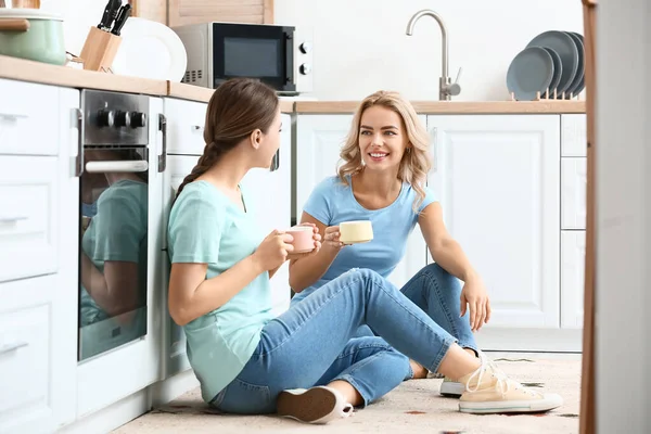 Beautiful Young Sisters Drinking Tea Kitchen — Stock Photo, Image