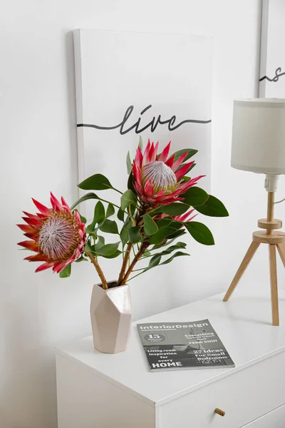 Chest Drawers Protea Flowers Room — Stock Photo, Image