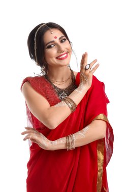 Beyaz arka planda güzel bir Hintli kadın