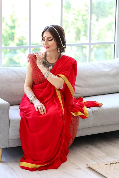 Krásná Indická Žena Doma — Stock fotografie