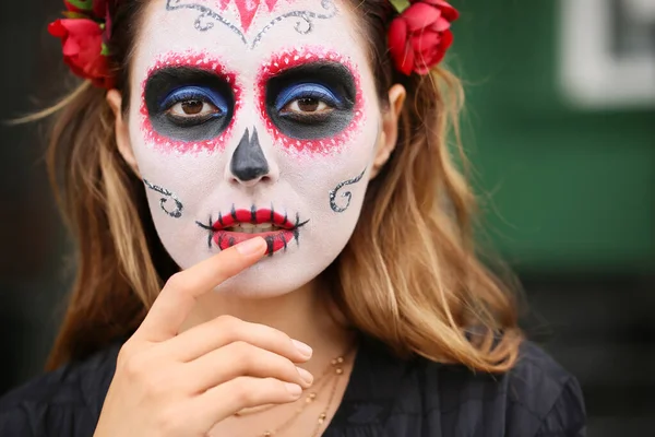 Young Woman Painted Skull Her Face Outdoors Celebration Mexico Day — Stock Photo, Image