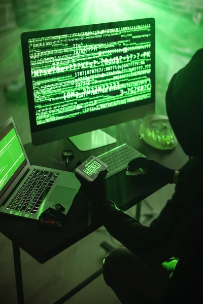 Hacker Using Computers Dark Room — Stock Photo, Image