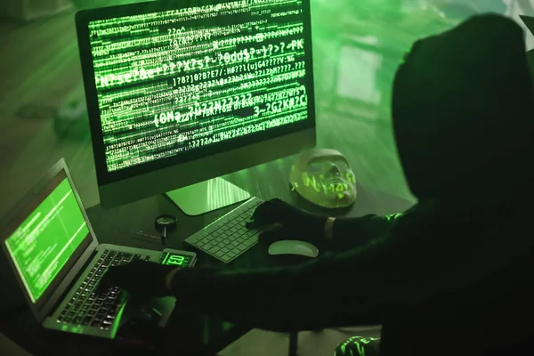 Hacker Using Computers Dark Room — Stock Photo, Image