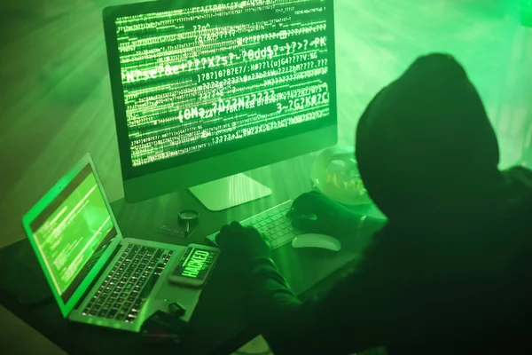 Hacker Using Computers Dark Room — Stock Photo, Image