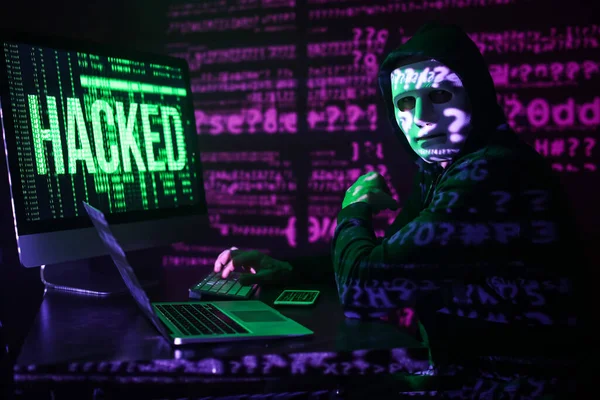 Hacker Using Computer Dark Room — Stock Photo, Image