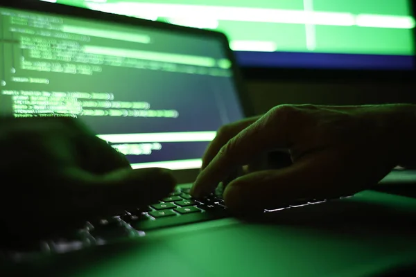 Hacker Using Computer Dark Room Closeup — Stock Photo, Image