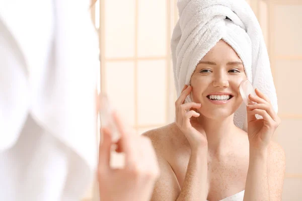 Beautiful Young Woman Applying Makeup Bathroom — Stock Photo, Image