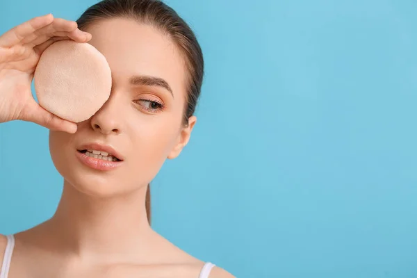 Beautiful Young Woman Makeup Sponge Color Background — Stock Photo, Image