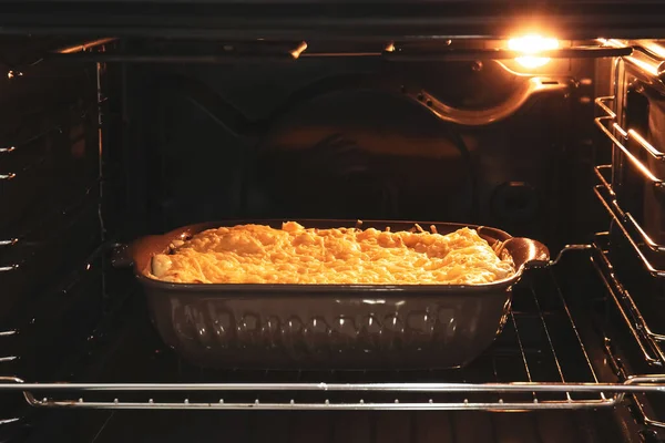 Baking Tasty Green Lasagna Oven — Stock Photo, Image